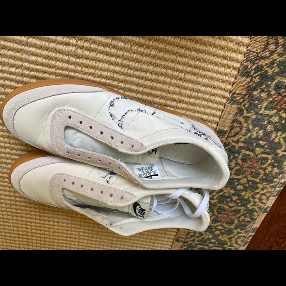 Nike - Picture 3 of 6